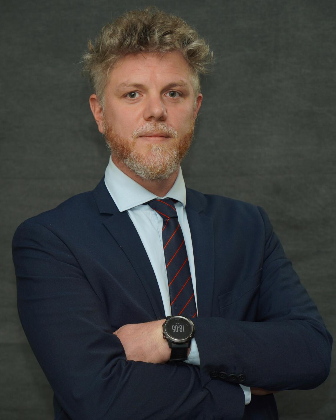 Portrait of Dr Fabian Neuhaus